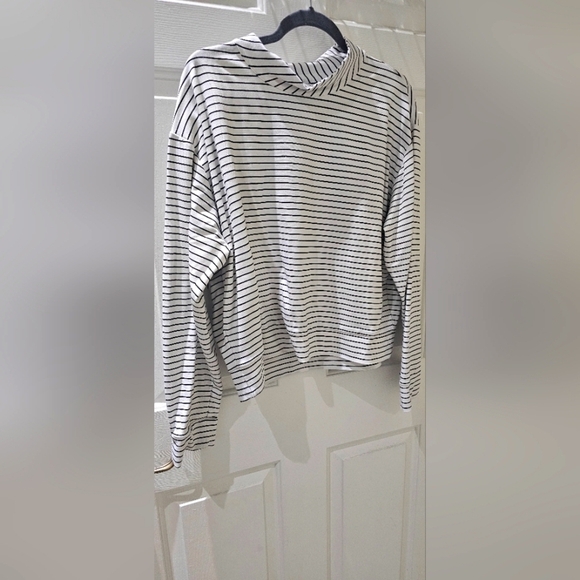 SOHO/ New York & Company Athletic Woman's Shirt XL - Picture 1 of 4